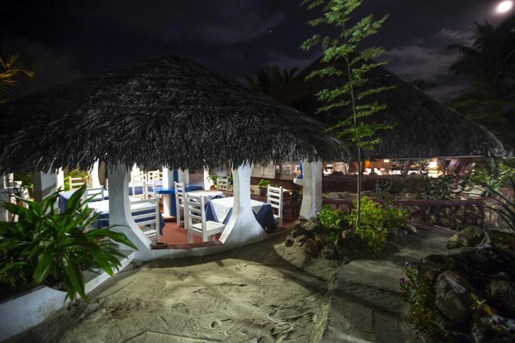 Chez Maggie Hotel & Restaurant 모론다바 외부 사진